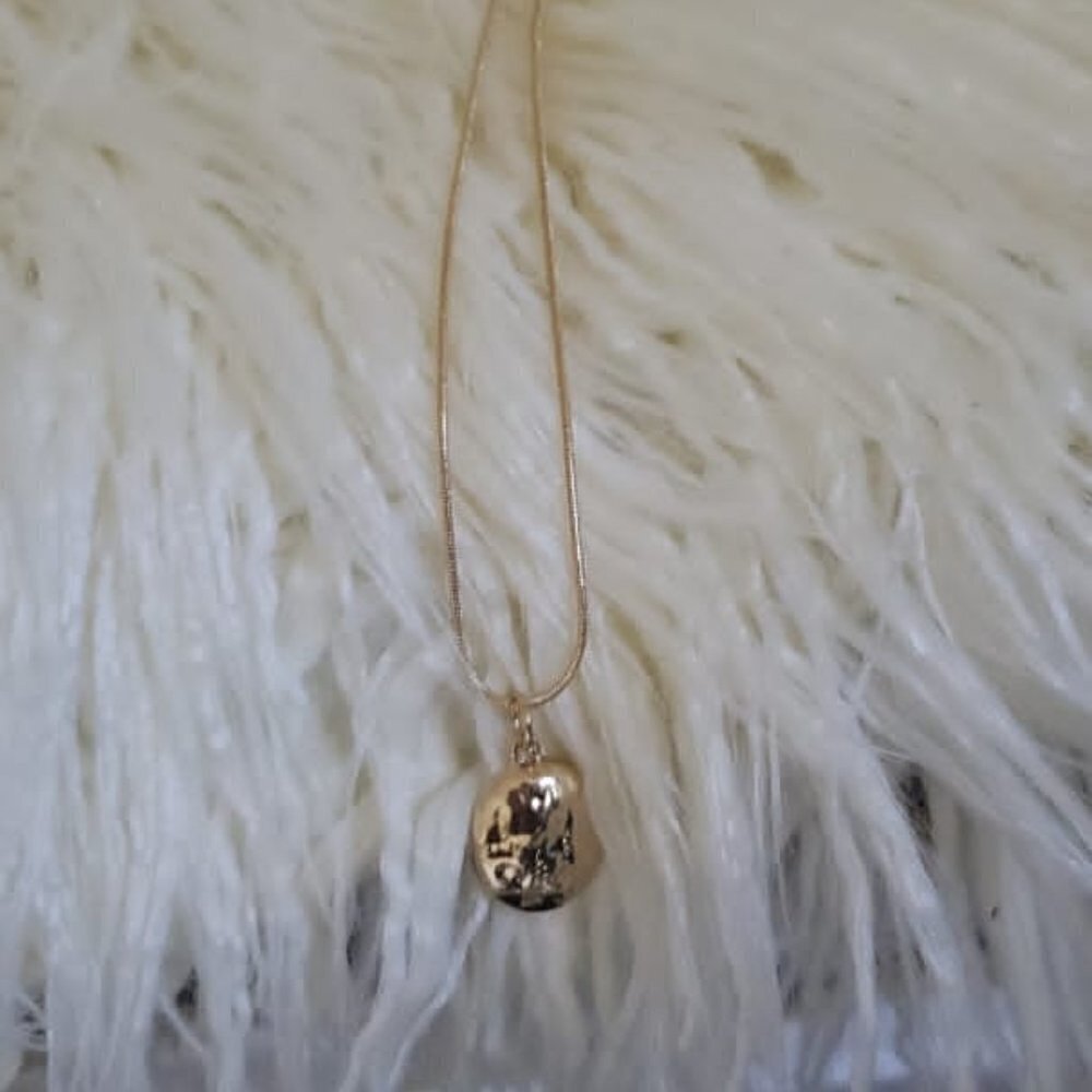 Dazzling Gold Pendant Chain Necklace. 🌴